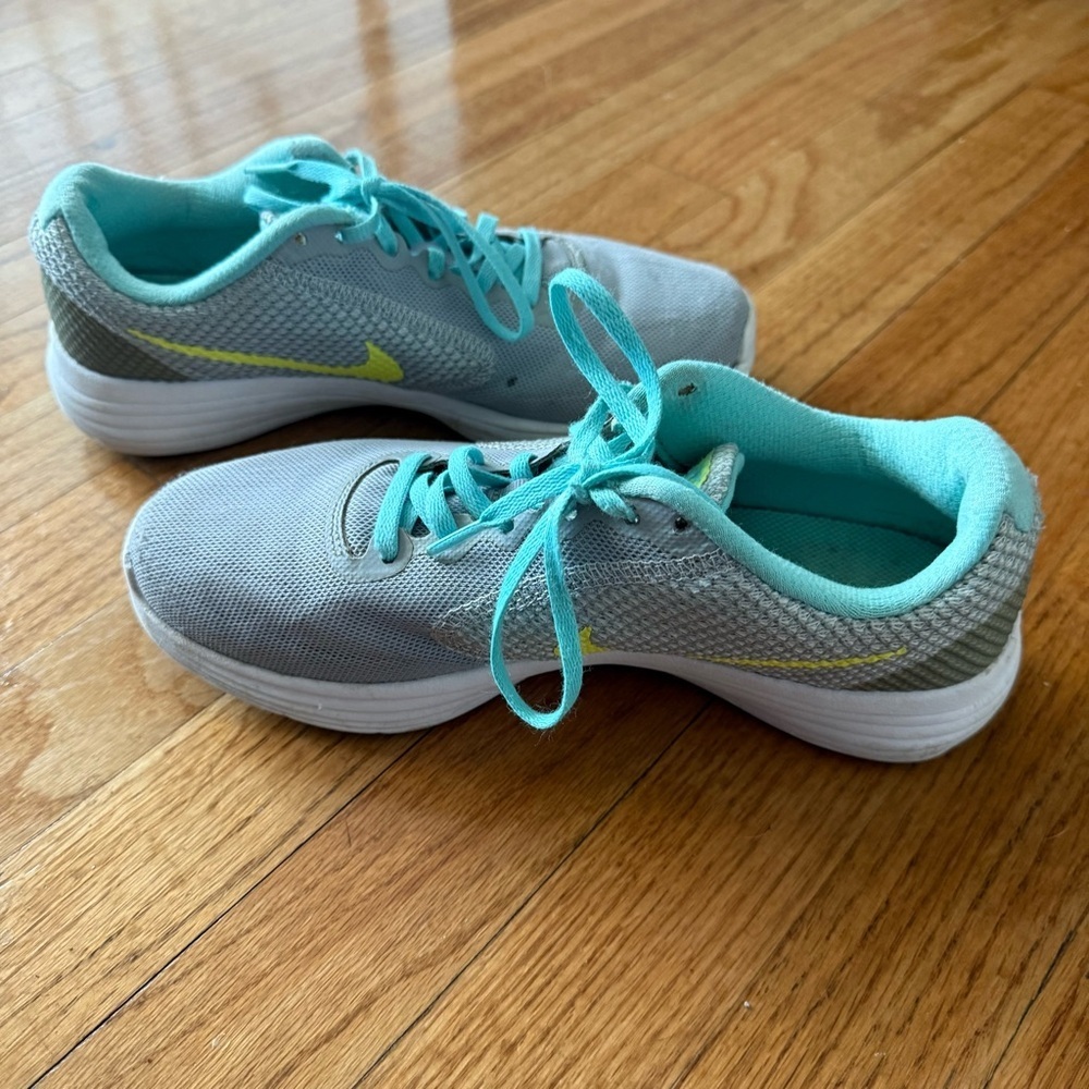 Nike Women's Gray and Aqua Athletic Shoes